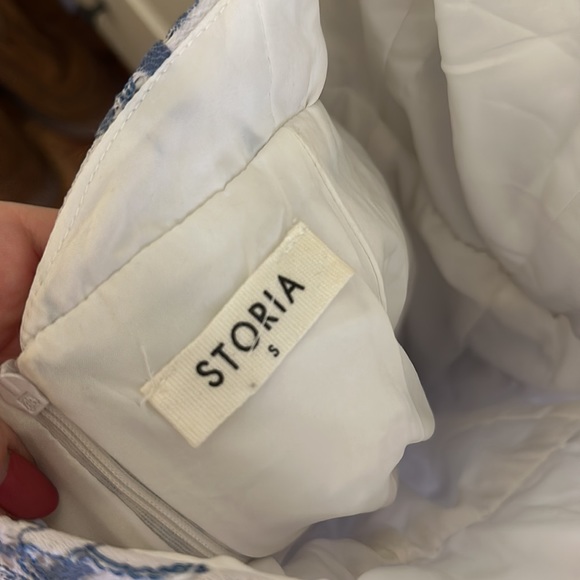 Storia Mini Lace Dress with Ruching - Picture 9 of 9